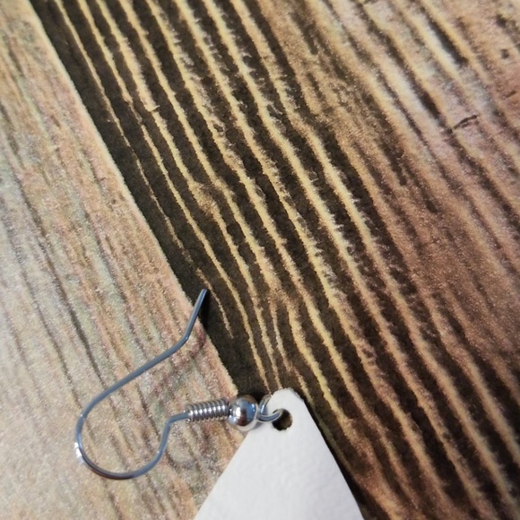 NEW HANDMADE FAUX LEATHER EARRINGS - Picture 4 of 4